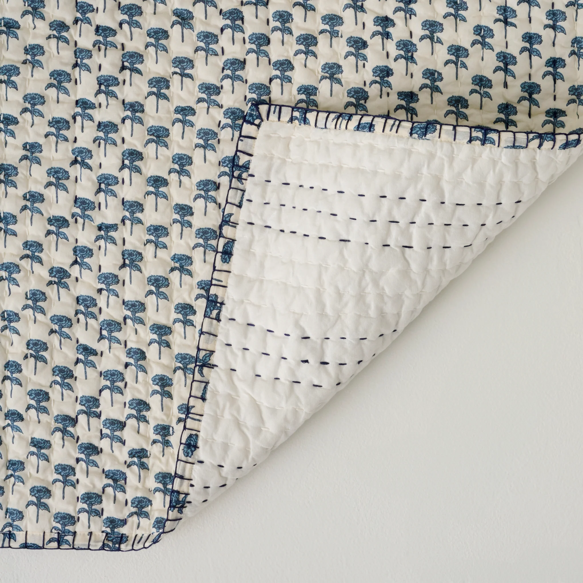 Lilianne Floral Printed Quilt - Image 4