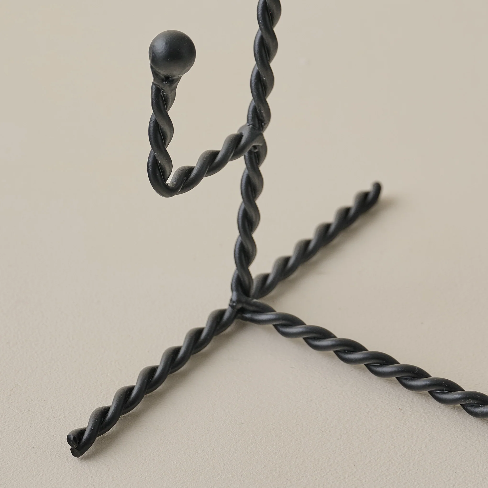 Twisted Metal Frame Easel - Image 3